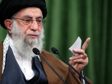 المرشد الإيراني علي خامنئي يهاجم دولاً عربية وأمريكا ويجدد دعمه للحوثيين