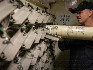 الجيش الأمريكي يستعرض قوته في البحر ويرسل تحذيراً لإيران - وكالة ستيب نيوز