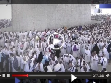 في أول أيام عيد الأضحى.. الحجاج يرمون جمرة العقبة في منى