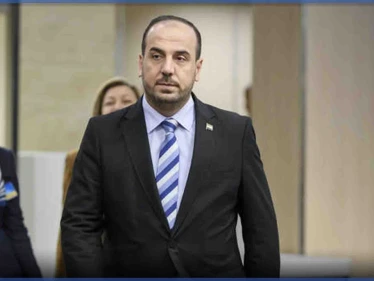 بالفيديو|| نصر الحريري يتمايل على أهازيج الأغاني الكردية خلال احتفالية بعيد "النوروز" في مدينة عفرين