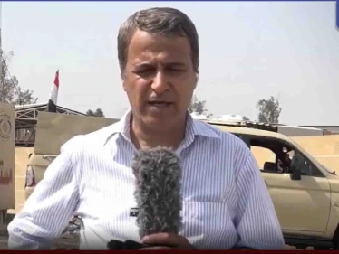 بالفيديو|| مراسل الجزيرة يصاب بالإغماء على الهواء هو ينقل أحداث حريق مستشفى ابن الخطيب ببغداد
