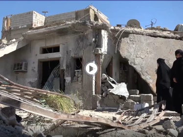 الحاجة خديجة فقدت عائلتها في مدينة الرقة ... تعرّف على قصتها
