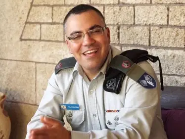 المتحدث باسم الجيش الإسرائيلي يكشف سبب استخدامه الآيات القرآنية في منشوراته وإطلالاته - وكالة ستيب نيوز