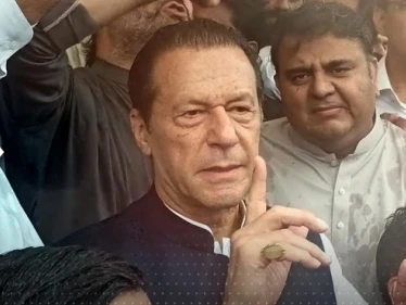 المحكمة العليا في باكستان تأمر بإطلاق سراح عمران خان.. والأخير يؤكد تعرضه "للضرب"