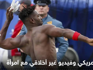 بعد فيديو غير أخلاقي مع امرأة تسبب بطرده من مسبح بدبي.. لاعب أمريكي: لقد أخذت سروالي!
