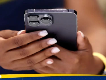 ما القصة؟.. هواتف ملايين البريطانيين تهتز في وقت واحد