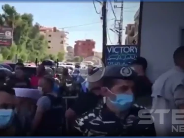 ربما تعرض لاغتيال.. تأكيد وقوع انفجار على بعد 500 متر من موكب الحريري