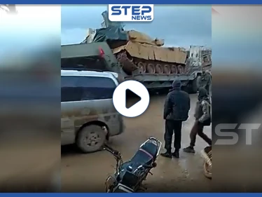 بالفيديو|| ضمن خطاهم المتسارعة باتجاه إدلب.. حاملة دبابات تركية تواجه حادثًا بكفرلوسين
