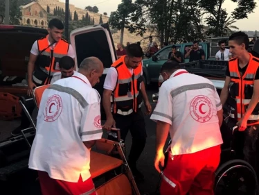 الهلال الأحمر الفلسطيني: تعاملنا مع 50 جريحاً سقطوا اليوم في المسجد الأقصى ونابلس.. والأعداد مرشحة للارتفاع