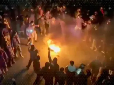 شعارات مناهضة لخامنئي تهز طهران ليلًا في ذكرى الثورة الإيرانية - وكالة ستيب نيوز