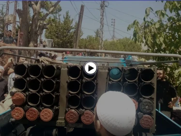 بالفيديو || أهالي بلدة في جنوب لبنان تصادر راجمة صواريخ لـ "حزب الله"