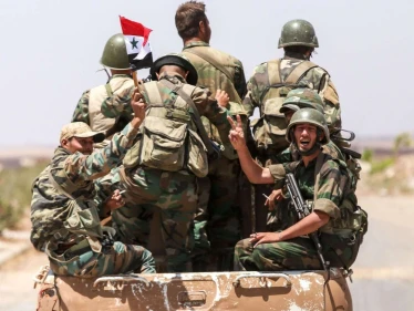 النظام السوري يجدد قصف درعا البلد والمخابرات الجوية تنسحب من حاجزين بعد تقدم أحرزه مقاتلو درعا