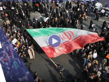 بالفيديو|| تظاهرات العطش في أصفهان تهتف "الموت لخامنئي" والسلطات تقطع الإنترنت وسط اندلاع صدامات مع المحتجين