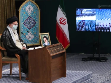 خامنئي: "على الجيوش المنطقة ألا تسمح بالتدخل فيها"
