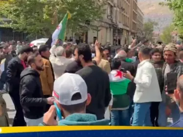 بالفيديو|| مؤيدون لحكومة الشرع يهاجمون متظاهرين معتصمين في دمشق - وكالة ستيب نيوز