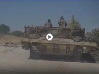 بالفيديو||فرقة ماهر الأسد تقتحم درعا البلد بعتادٍ ثقيل.. الرصاص الحي يصيب مدنيين ويثير الذعر