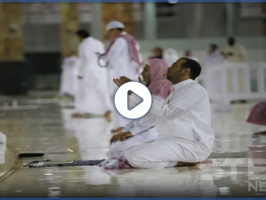 بالفيديو || "لعلها ليلة القدر".. أمطار غزيرة على الحرم المكي ودعوات بإزالة الغمة