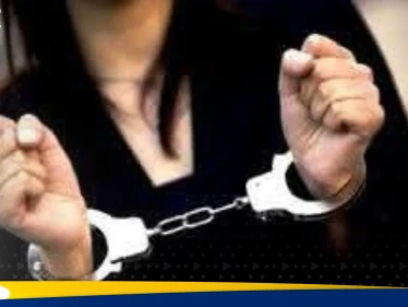 سيدة تطعن مسؤولا مصريا بسكين في مقر عمله.. والسلطات تكشف دافعها