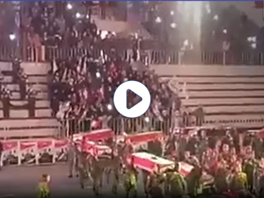 بالفيديو|| بموكب كبير .. لواء القدس يشيع 46 قتيلاً قضوا قبل سنوات في حلب