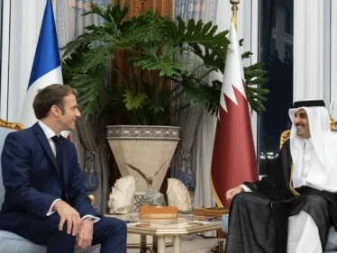 ماكرون يناقش مع أمير قطر قضايا إقليمية ويؤكد ما على الحكومة اللبنانية أن تقوم به