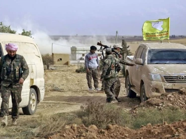 وجهاء دير الزور يطالبون قسد بالمعتقلين والأخيرة تعتقل في الرقة