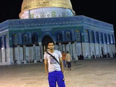 بعد صمته لأيّام.. محمد صلاح ينشر صورة له من الأقصى ويطالب بأمرٍ عاجل وفوري