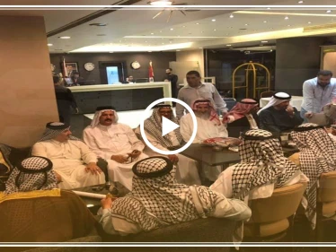 خاص||صبي إيران "فرحان المرسومي" يستقبل شيوخ عشائر عربية بدمشق تمهيدًا لتنصيبه شيخًا على العشيرة!! (فيديو)