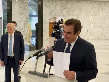 بالفيديو|| رد فعل جورج قرداحي في أول مؤتمر صحفي له كوزير على صحفية سألته سؤالاً حساساً