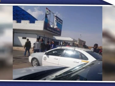 تمزيق صورة للأسد تدفع بقواته لمداهمة مراكز قادة سابقين بالمعارضة في معبر نصيب (صور)