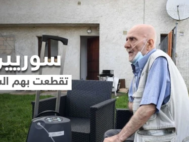 تركهم يعيشون بظروف رديئة داخل مزرعة خيول.. رفعت الأسد يتخلى عن عشرات السوريين بفرنسا ومسؤول يناشد ماكرون للتدخل