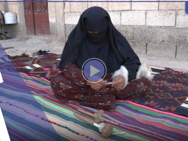 صناعة البسط العربي .. مهنة تراثية تعود للواجهة نتيجة تردي الأوضاع المادية