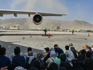 داعش يتبنى تفجيرات كابل وطالبان تصدر بياناً