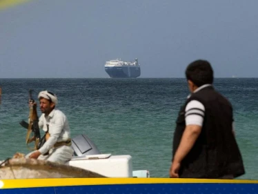 الحوثيون يستهدفون إسرائيل ويشتبكون مع البحرية الأمريكية.. ماذا جرى خلال الساعات الأخيرة؟