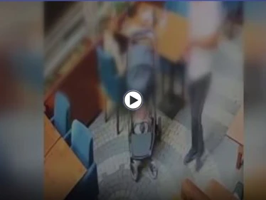 بالفيديو|| حادثة أشعلت الغضب في تركيا.. رجل يضرب زوجته السابقة بالزجاج ويطعنها بالسكين في مكان عام