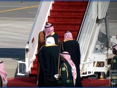 شاهد بالفيديو.. لحظة استقبال ولي العهد السعودي أمير دولة قطر بعد سنوات من المقاطعة