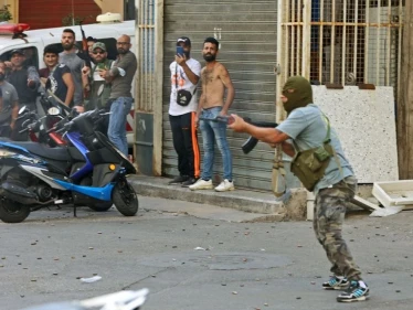 فرنسا توضح موقفها من أحداث بيروت والكويت تدعو رعاياها للمغادرة والجيش اللبناني يعلن القبض على متورطين بينهم سوري