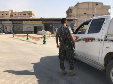 حواجز "قسد" في الرقة تلاحق المنشقين والمتخلفين عن صفوفها