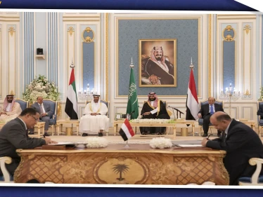 الحكومة اليمنية والانتقالي الجنوبي يوقعان اتفاقًا "تاريخيًا" لإنهاء الصراع في البلاد.. والتفاصيل