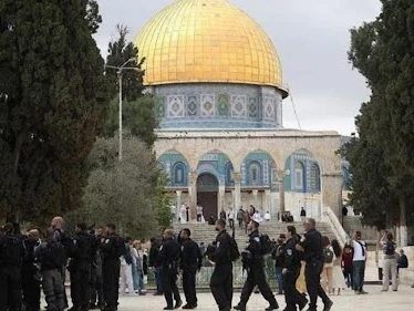 بالفيديو || مستوطنون يؤدون "الصلوات الصامتة" في باحات الأقصى.. غضب فلسطيني وتنديد عربي