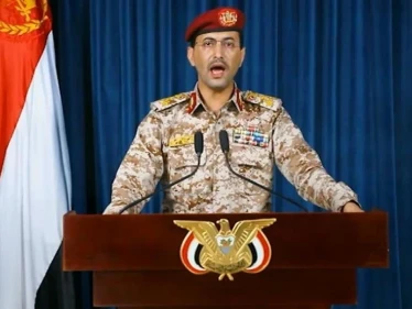 جماعة الحوثي تتحدث عن استهداف هدفٍ عسكري حساس بمطار أبها الدولي بصاروخٍ جديد دخل الخدمة مؤخراً