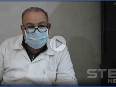 "يعرفه جميع أهالي إدلب" دمر النظام عيادته ومنزله ولكنه رفض الهجرة لمساعدة الفقراء.. وهذه رسالته (فيديو)