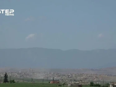 مشاهد تحبس الأنفاس .. لحظة تنفيذ الطيران الحربي غارات على بلدة كفرنبودة شمال حماة