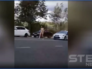 بالفيديو|| مذيعة تلفزيونية تمشي عارية في شوارع موسكو.. والسلطات تتحرك