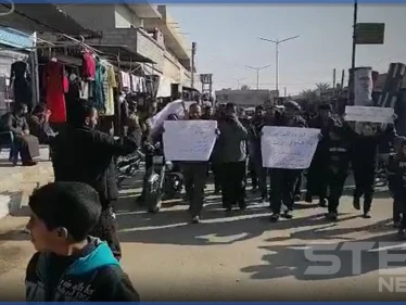 بالفيديو|| مظاهرة حاشدة بـ ريف ديرالزور الشرقي ضد قرار تتخذه "قسد" لأوّل مرّة في المنطقة