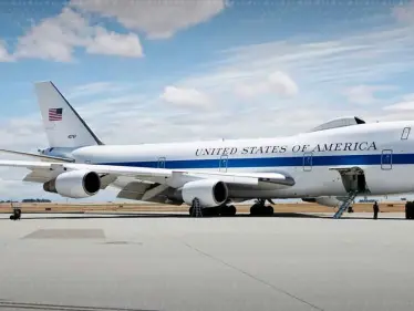 سقط في المطار..صيني يصوّر أخطر طائرات الجيش الأمريكي داخل قاعدة سرية - وكالة ستيب نيوز