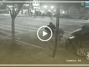 شاهد بالفيديو|| بسبب دولارٍ واحد.. ضربوه حتى الموت!!