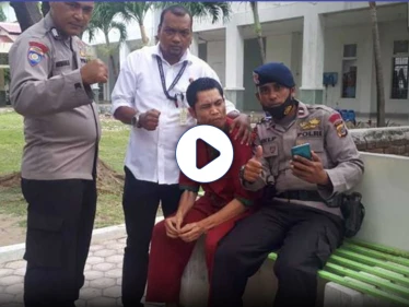 العثور على شرطي إندونيسي حياً بعد 17 عاماً من إعلان وفاته في تسونامي (فيديو وصور)
