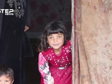 مياه الأمطار تجتاح مخيمات غربي حلب وتعمق مأساة المهجرين فيها