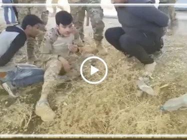 بالفيديو| عناصر الجيش الوطني المدعوم تركيًا يعدمون 3 عناصر لـ"قسد" عقب أسرهم