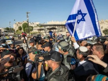 انطلاق مسيرة الأعلام الإسرائيلية في القدس ومطار تل أبيب يتأهب وسط استعدادت أمنية خوفاً من العواقب